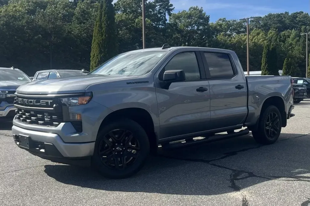 2023 Chevrolet Silverado 1500 Custom photo 1
