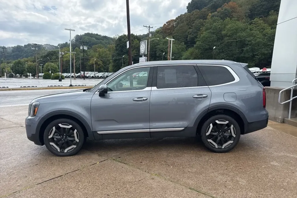 2024 Kia Telluride S photo 1