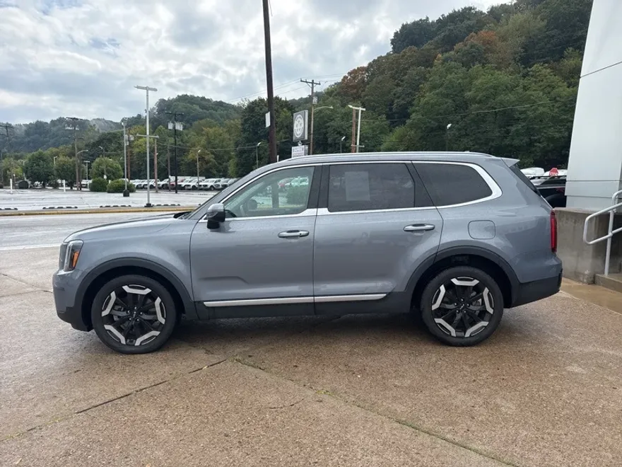 2024 Kia Telluride S photo 1