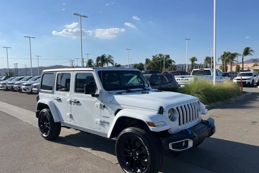 2023 Jeep Wrangler Sahara 4xe photo 1