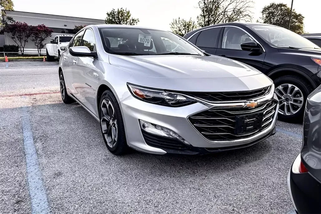 2022 Chevrolet Malibu 1LT photo 1