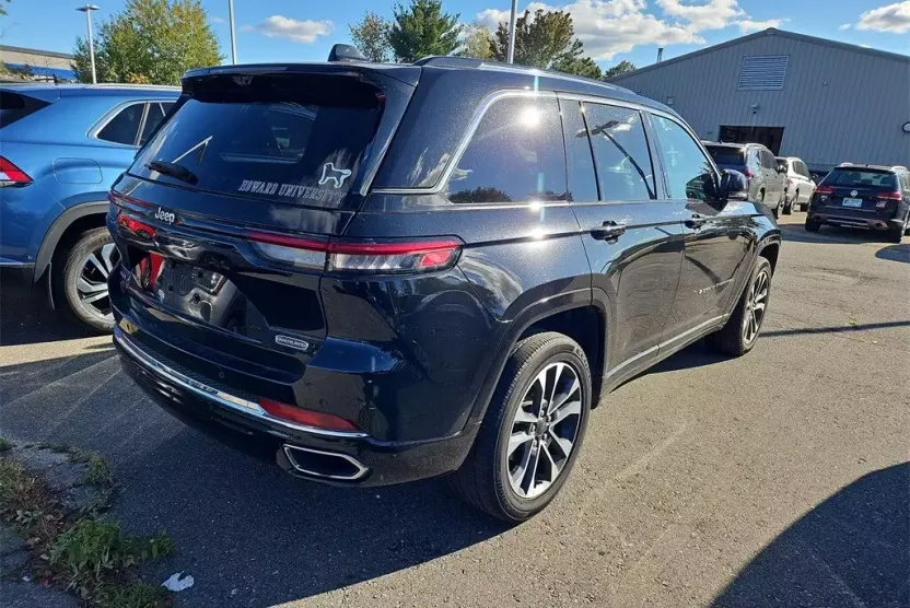2022 Jeep Grand Cherokee Overland photo 1