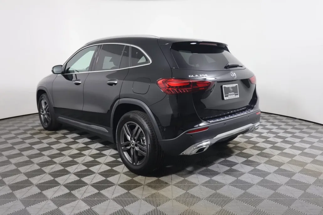 2026 Mercedes Benz GLA 250 photo 1