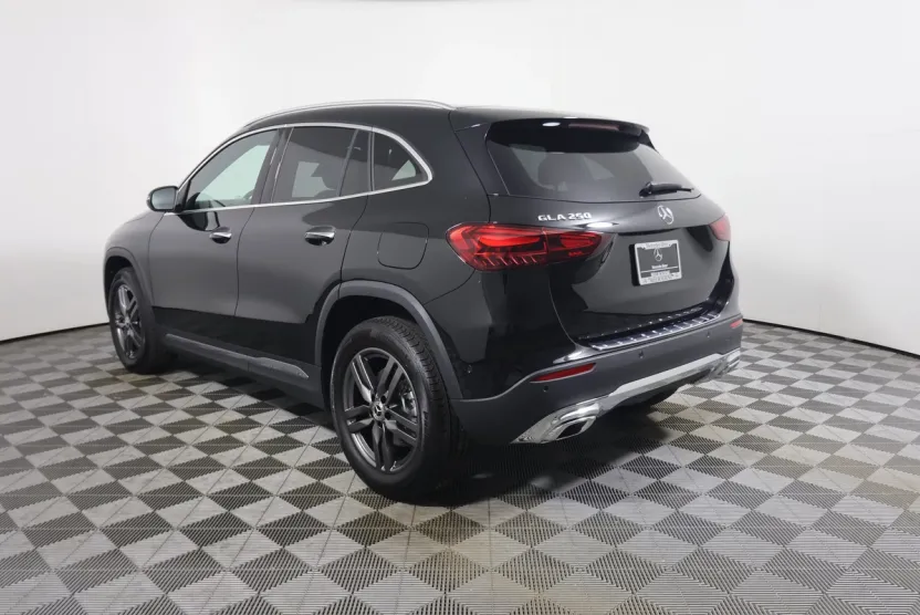 2026 Mercedes Benz GLA 250 photo 1
