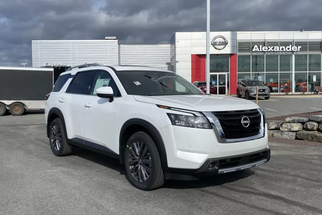 2025 Nissan Pathfinder SL photo 1
