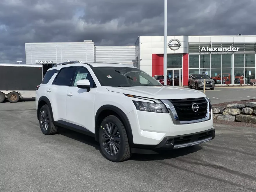 2025 Nissan Pathfinder SL photo 1