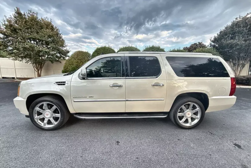 2014 Cadillac Escalade ESV Luxury photo 1