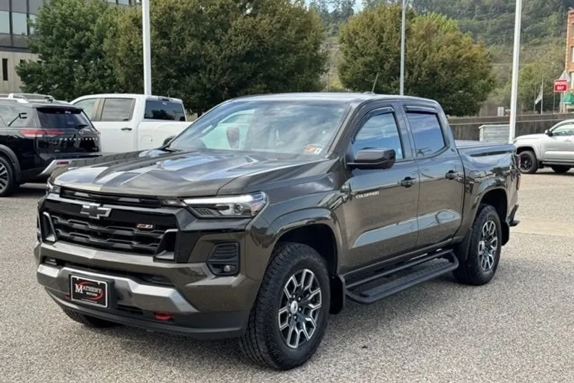 2023 Chevrolet Colorado Z71 photo 1