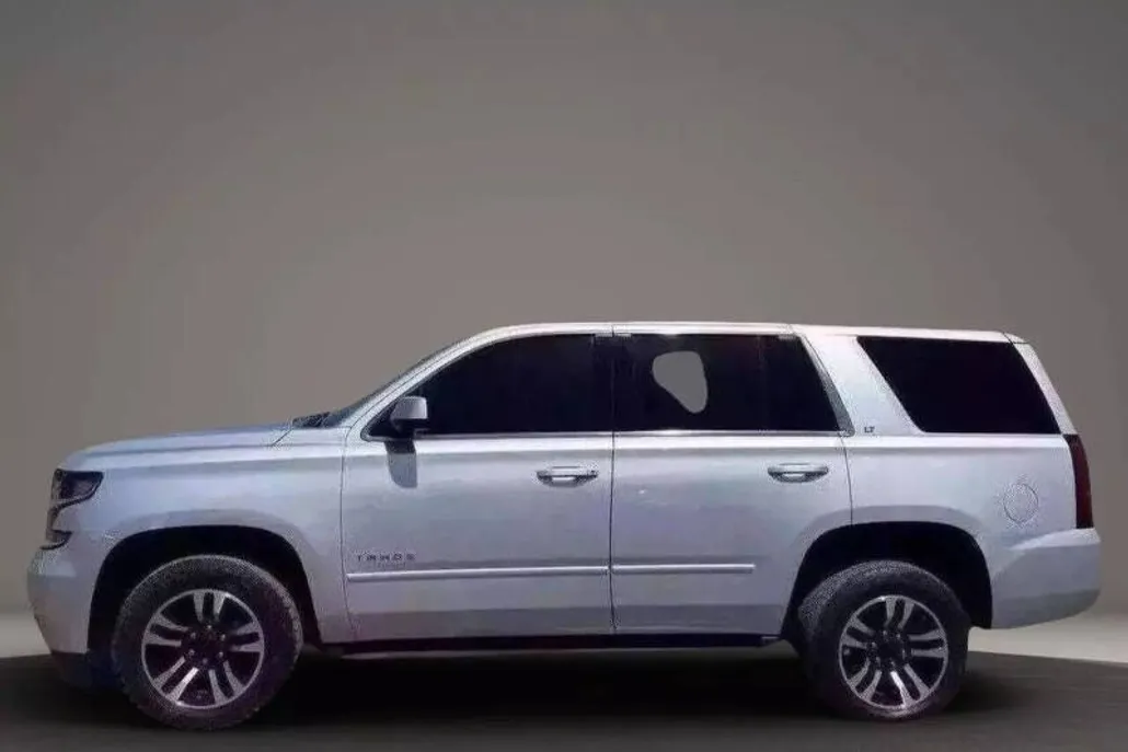 2017 Chevrolet Tahoe LT photo 1