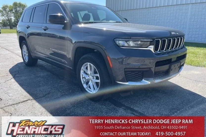 2023 Jeep Grand Cherokee Laredo photo 1