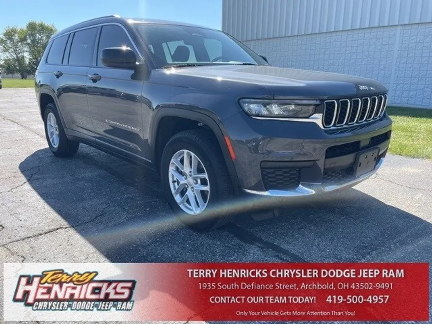 2023 Jeep Grand Cherokee Laredo photo 1