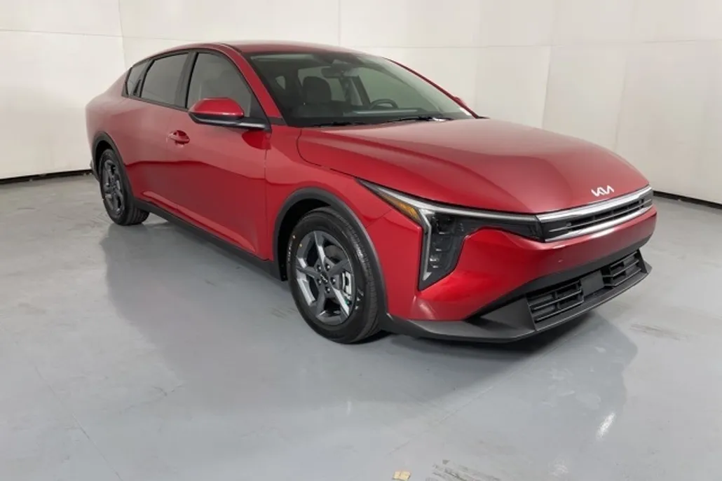 2025 Kia K4 LXS photo 1