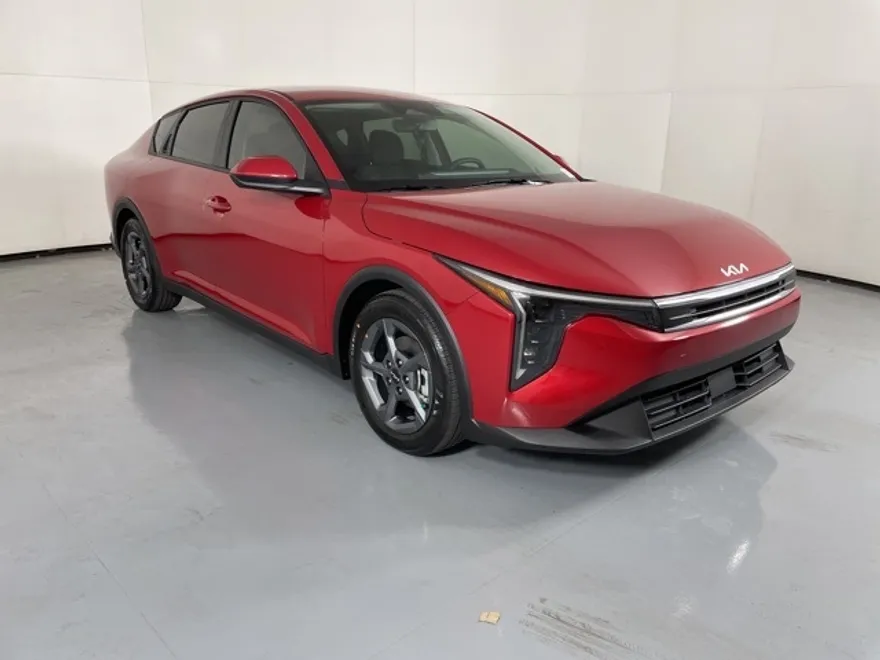 2025 Kia K4 LXS photo 1