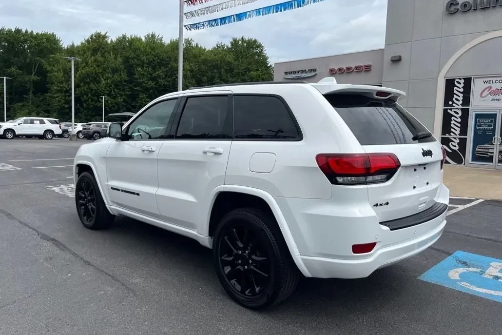 2022 Jeep Cherokee Laredo X photo 1