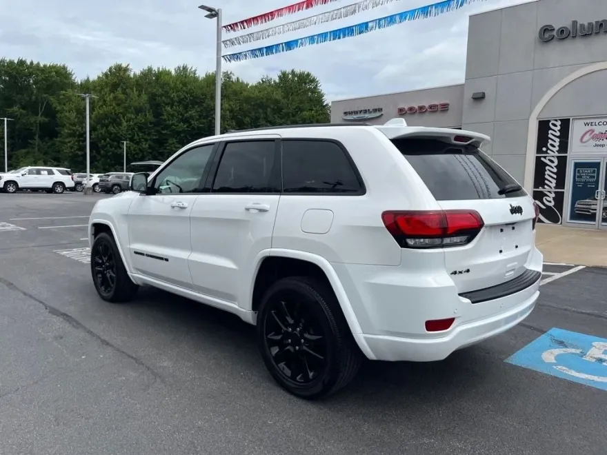 2022 Jeep Cherokee Laredo X photo 1