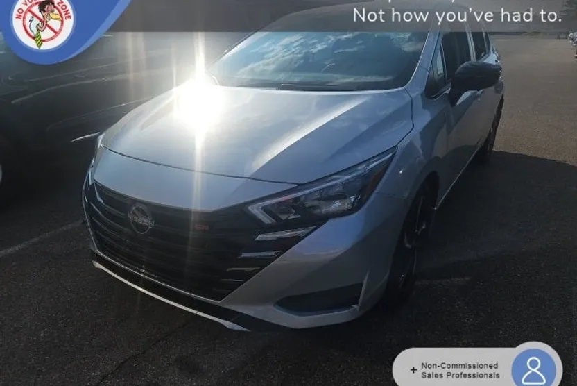 2023 Nissan Versa 1.6 SR photo 1