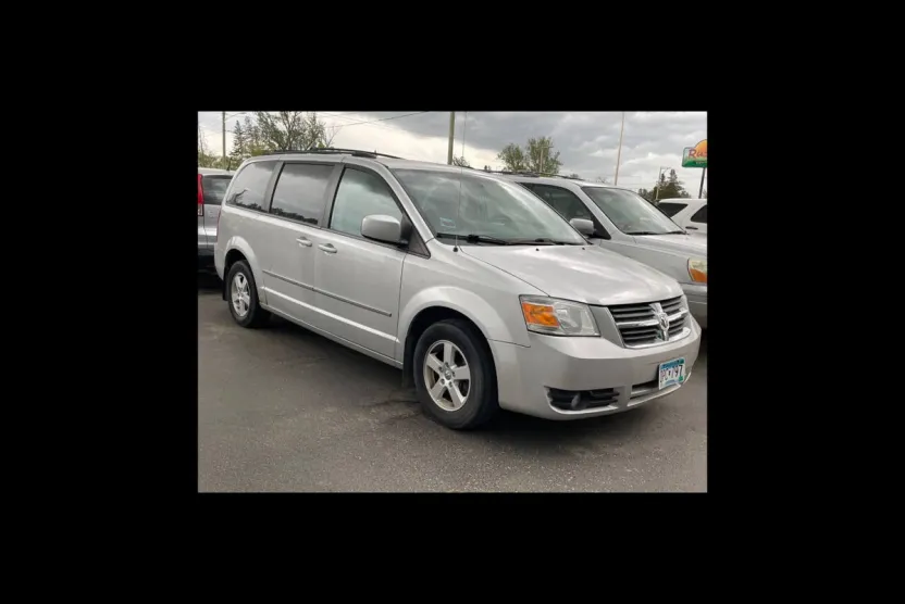 2010 Dodge Grand Caravan SXT photo 1