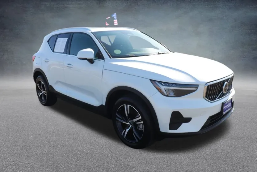 2024 Volvo XC40 Core photo 1