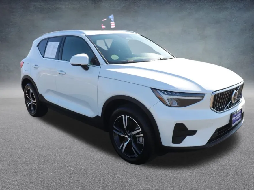 2024 Volvo XC40 Core photo 1