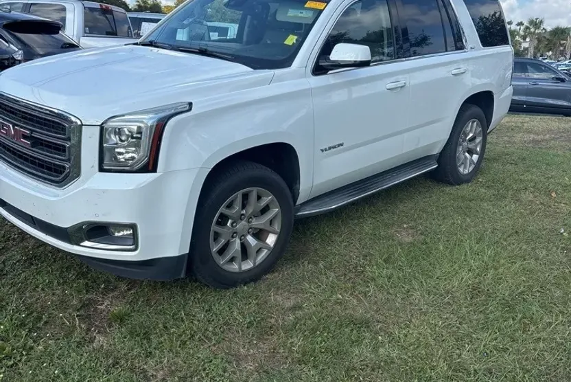 2017 Gmc Yukon SLT photo 1