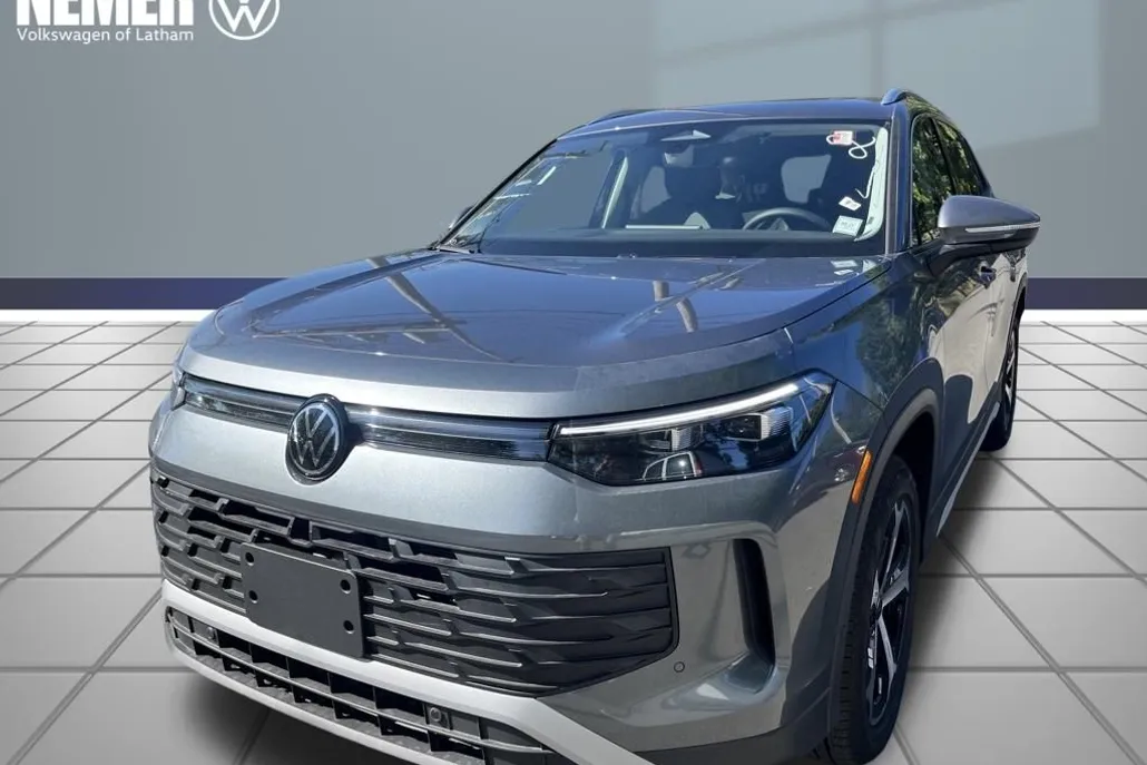 2025 Volkswagen Tiguan SE photo 1