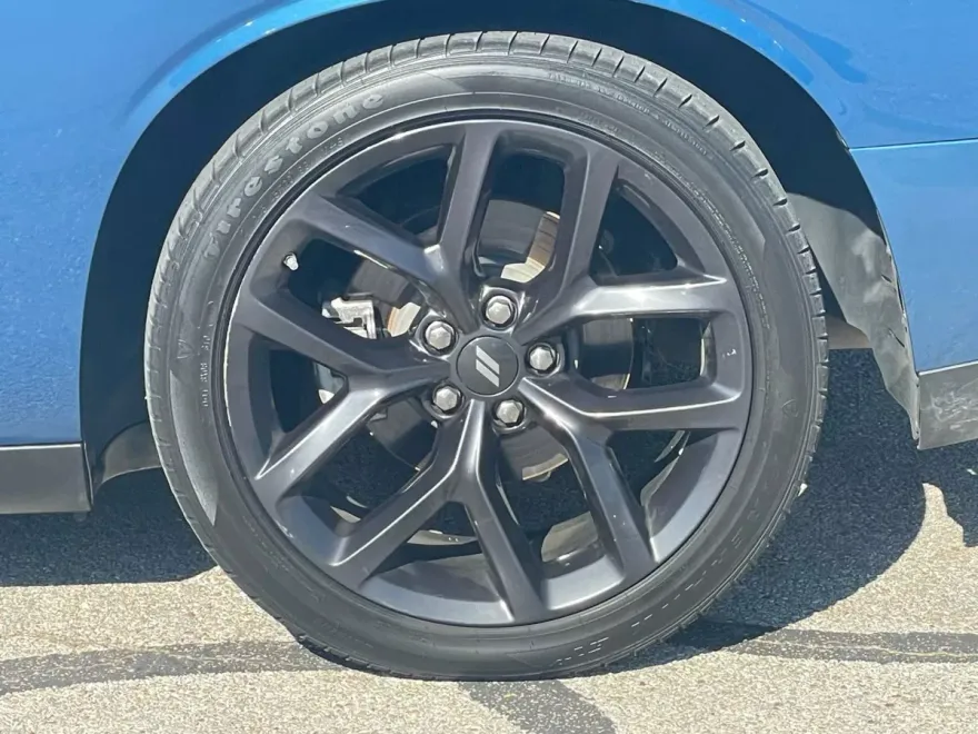 2022 Dodge Challenger R/T photo 1