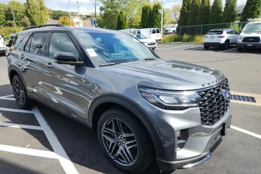 2025 Ford Explorer ST photo 1
