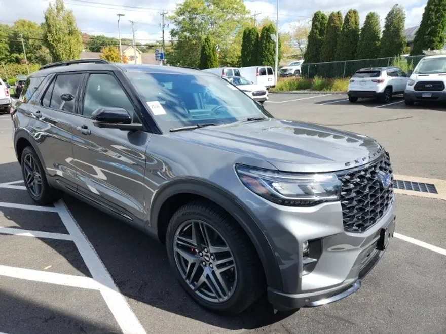 2025 Ford Explorer ST photo 1