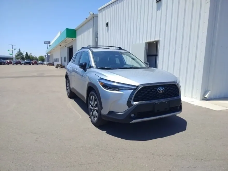 2025 Toyota Corolla Cross XLE photo 1