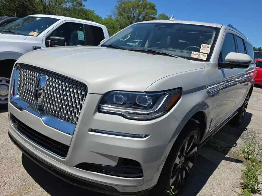 2024 Lincoln Navigator L Reserve photo 1