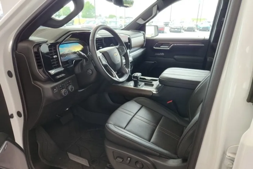 2024 Chevrolet Silverado 1500 High Country photo 1