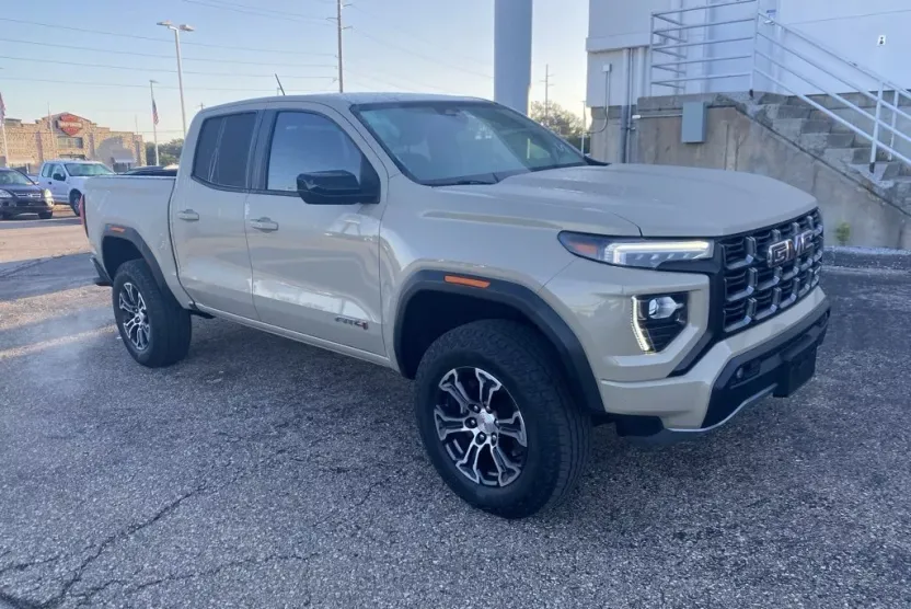 2023 Gmc Canyon AT4 photo 1