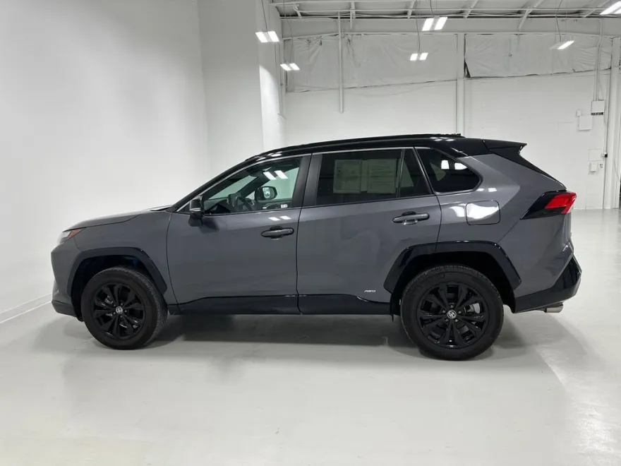 2024 Toyota RAV4 Hybrid XLE photo 1