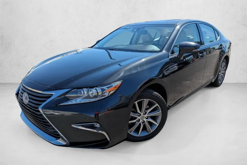 2016 Lexus ES 300h photo 1