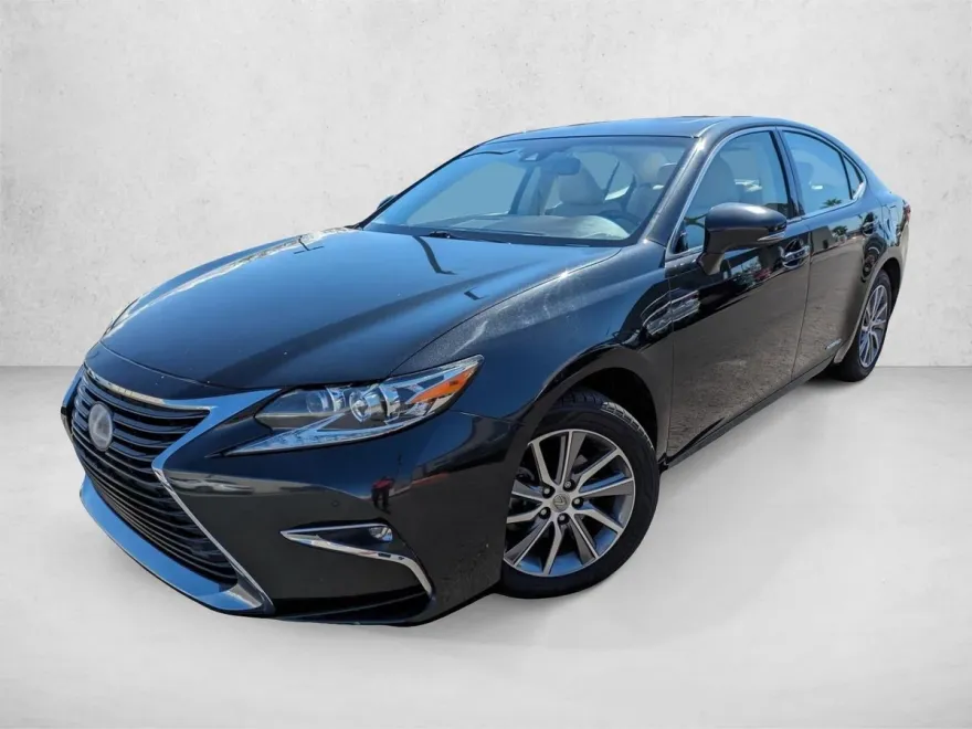 2016 Lexus ES 300h photo 1