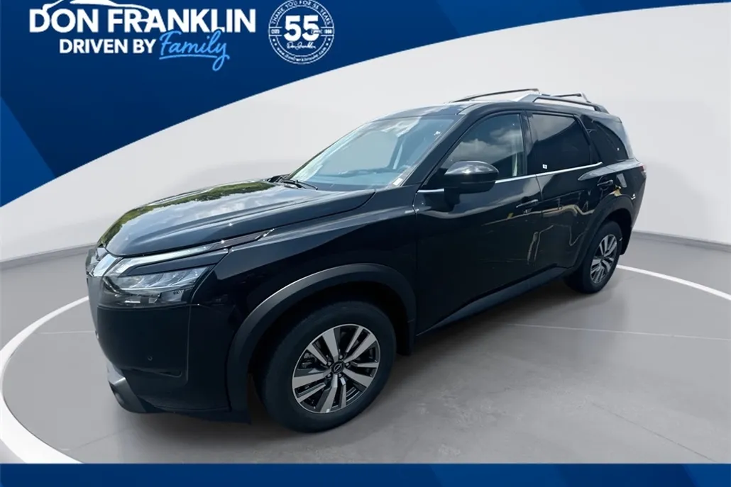 2025 Nissan Pathfinder SL photo 1