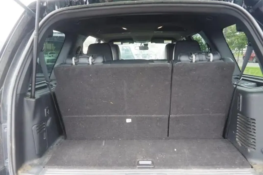 2017 Ford Expedition Limited photo 1