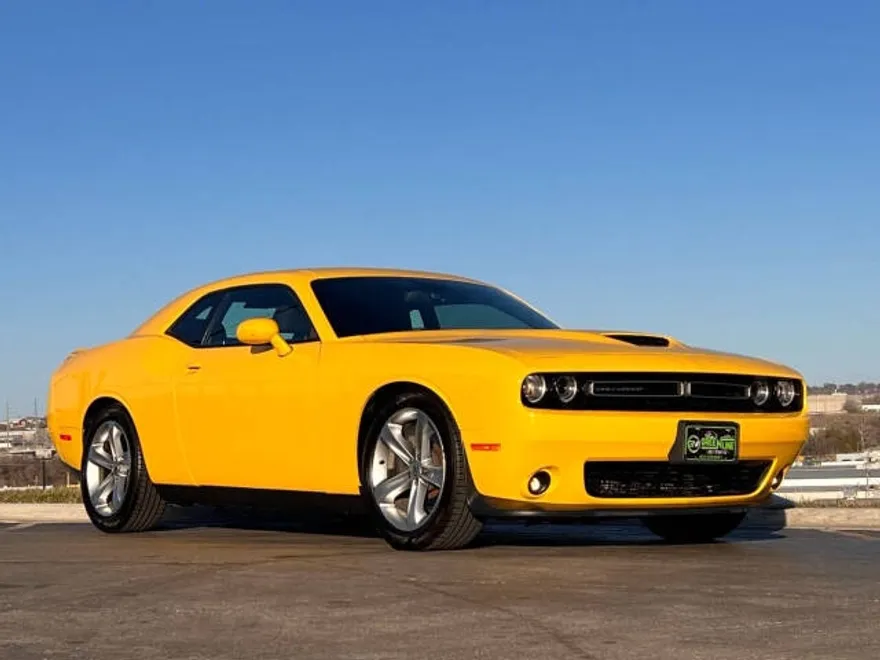 2019 Dodge Challenger R/T photo 1