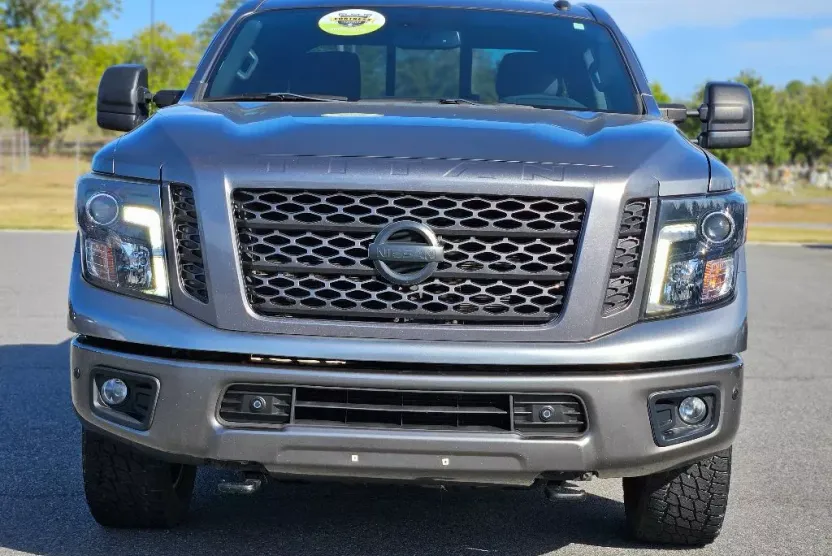 2019 Nissan Titan SV photo 1