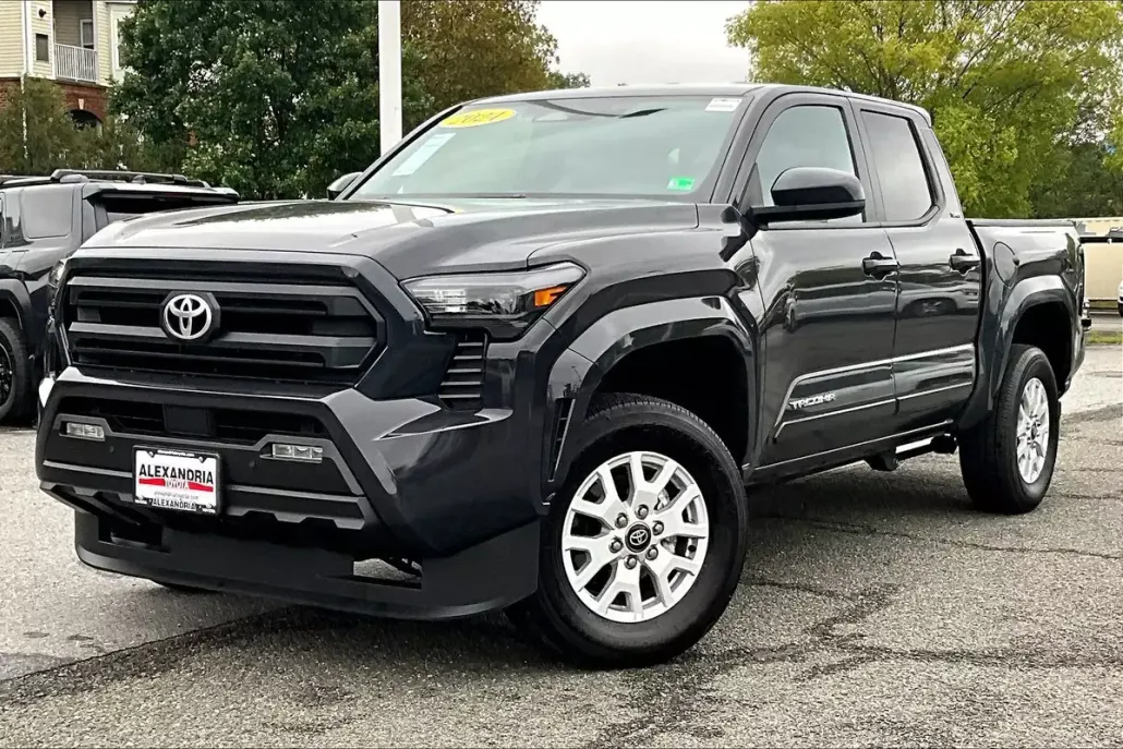 2024 Toyota Tacoma 4x4 SR5 photo 1