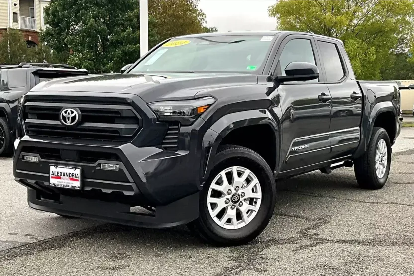 2024 Toyota Tacoma 4x4 SR5 photo 1