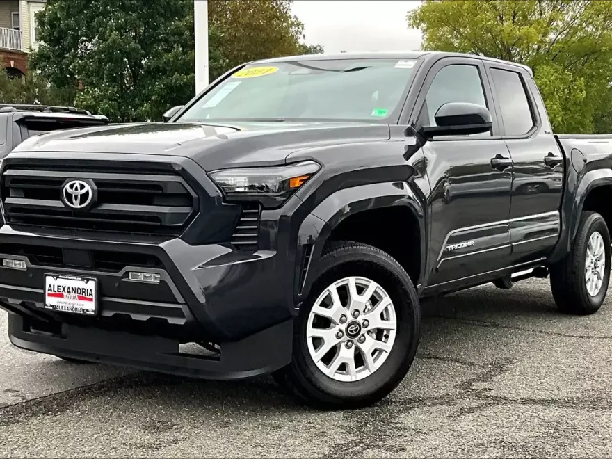 2024 Toyota Tacoma 4x4 SR5 photo 1