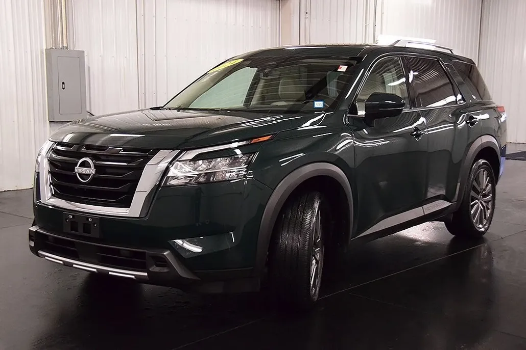 2023 Nissan Pathfinder SL photo 1