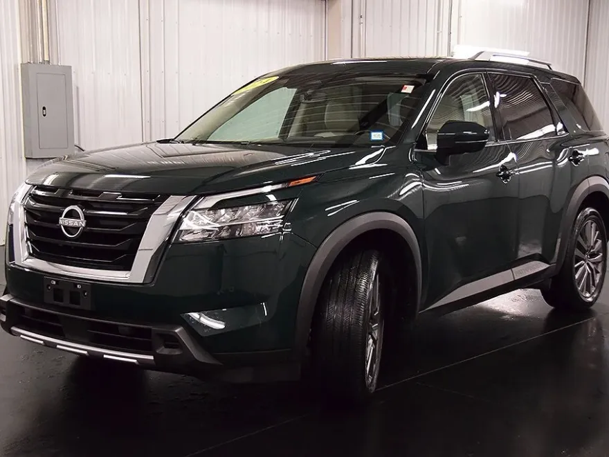 2023 Nissan Pathfinder SL photo 1