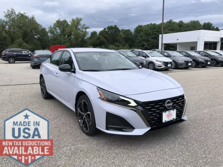 2025 Nissan Altima SR photo 1