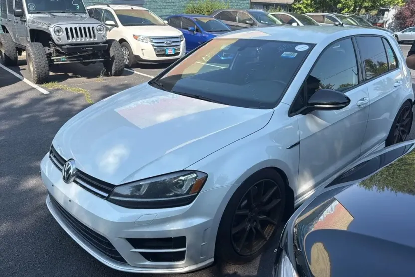 2016 Volkswagen Golf R photo 1