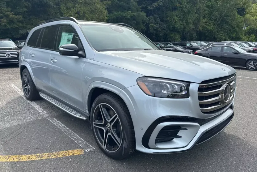 2026 Mercedes Benz GLS 450 4MATIC photo 1