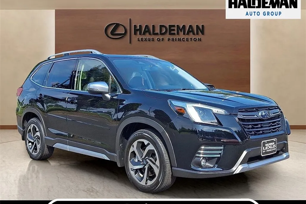 2022 Subaru Forester Touring photo 1