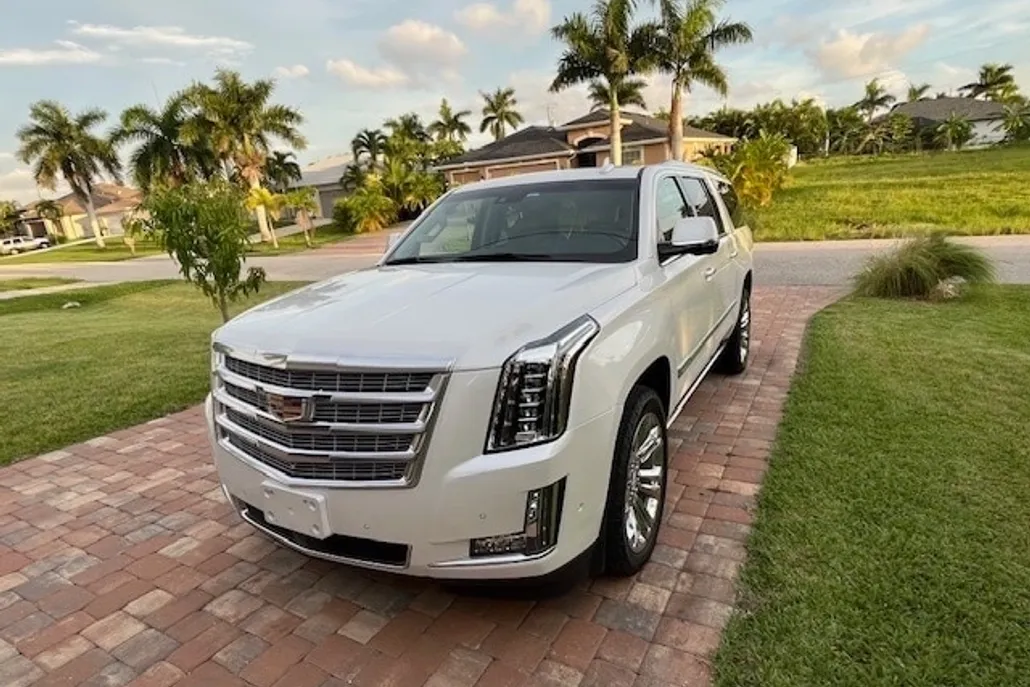 2018 Cadillac Escalade ESV Premium Luxury photo 1