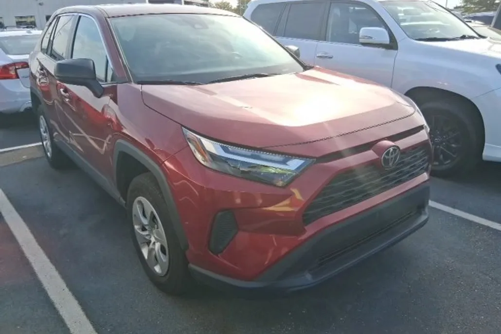 2023 Toyota RAV4 LE photo 1